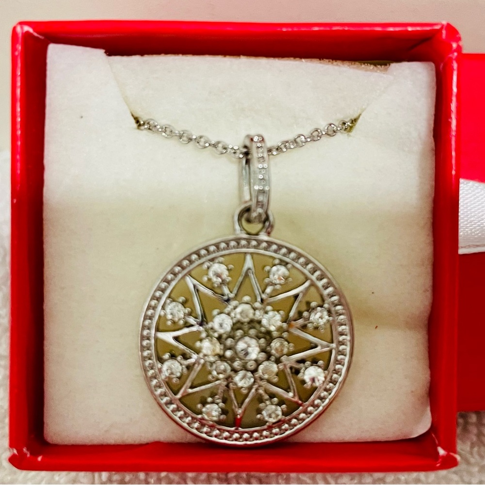 Vintage Silver Avon Necklace with crystal Star design - Picture 2 of 6